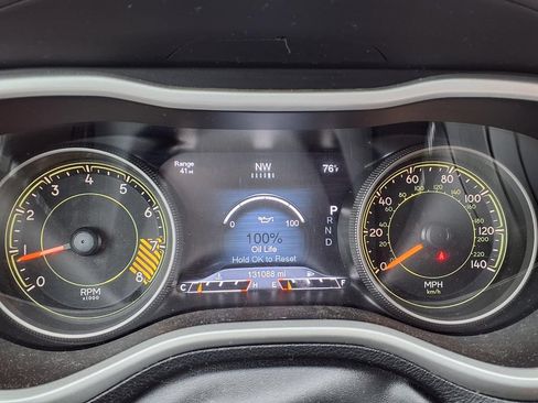Used 2018 Jeep Cherokee Trailhawk w/ Cold Weather Group AWD/4WD image 15