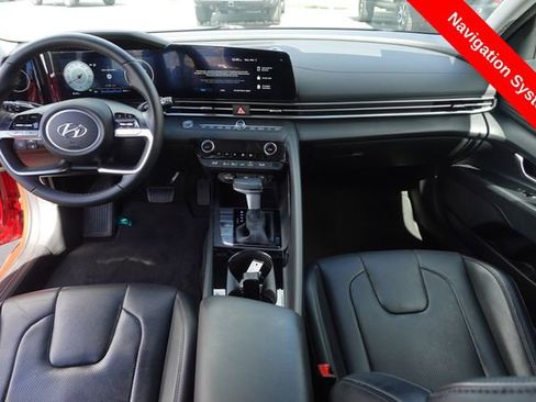 Used 2023 Hyundai Elantra Limited image 4