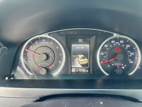Used 2016 Toyota Camry SE w/ Moonroof Package FWD image 18