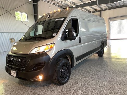 Used 2024 RAM ProMaster 3500 w/ Premium Convenience Group FWD image 3