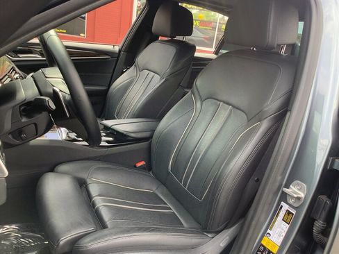 Used 2018 BMW 530i xDrive w/ Premium Package AWD/4WD image 11