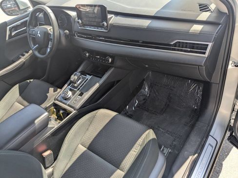 Used 2024 Mitsubishi Outlander ES AWD/4WD image 31