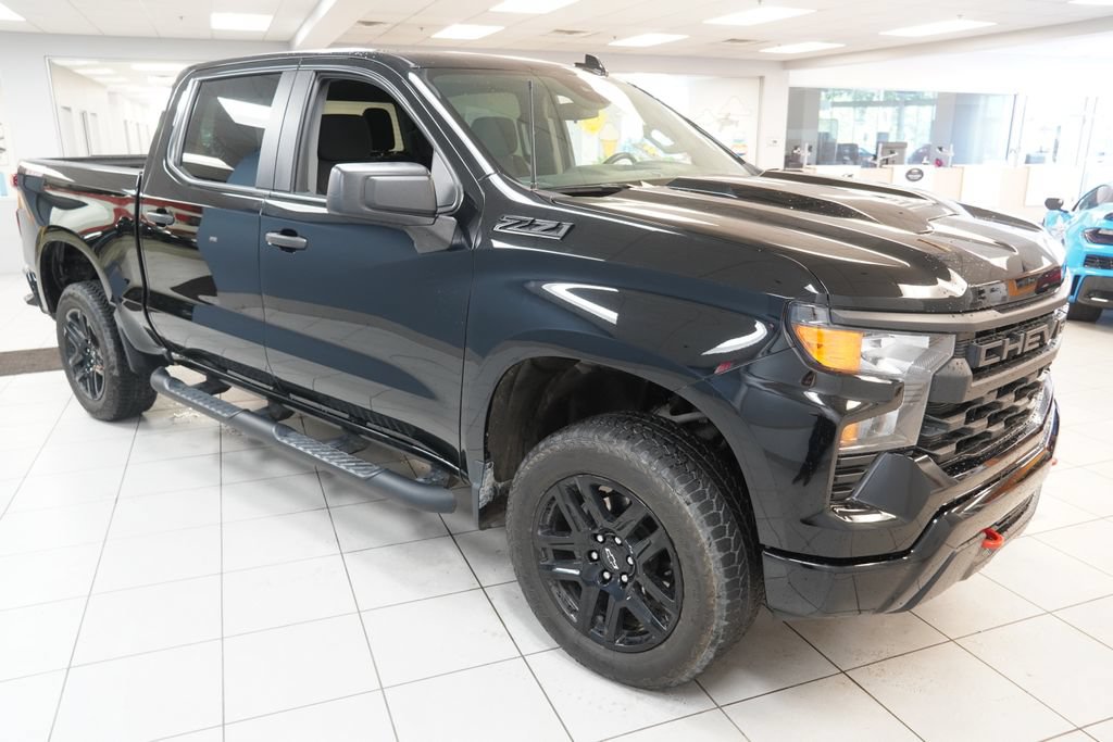 Used 2023 Chevrolet Silverado 1500 Custom Trail Boss w/ 2.7L Blackout Package AWD/4WD image 13