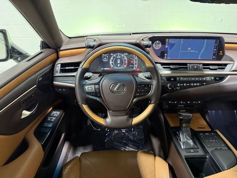 Used 2019 Lexus ES 350 Ultra Luxury w/ Accessory Package image 24