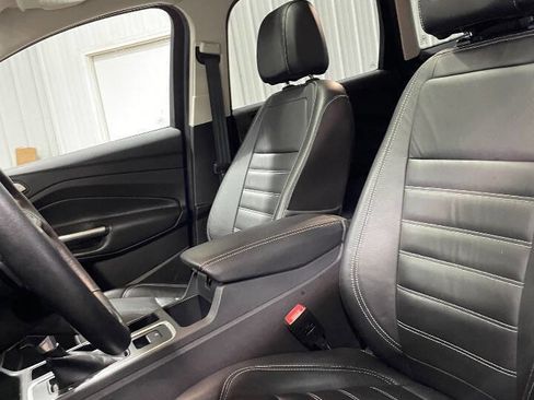 Used 2017 Ford Escape Titanium w/ Canadian Touring Package image 7