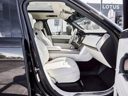 Used 2024 Land Rover Range Rover Long Wheelbase SE AWD/4WD image 22