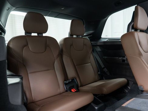 Used 2024 Volvo XC90 B6 Plus w/ Protection Package Premier image 25