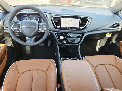 New 2026 Chrysler Pacifica Pinnacle image 10