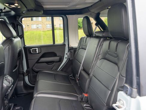 Used 2023 Jeep Wrangler Unlimited Sahara w/ Cold Weather Group AWD/4WD image 29