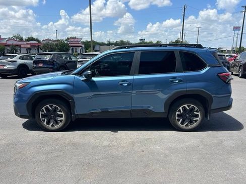 Used 2025 Subaru Forester AWD/4WD image 3
