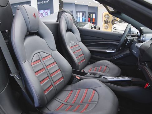 Used 2023 Ferrari F8 Tributo image 34