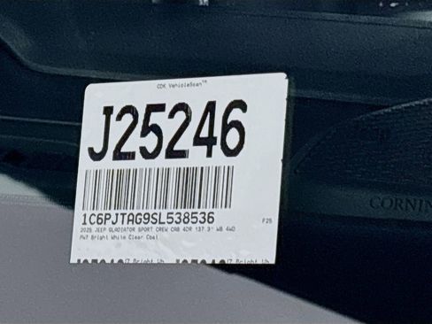 New 2025 Jeep Gladiator Willys image 25