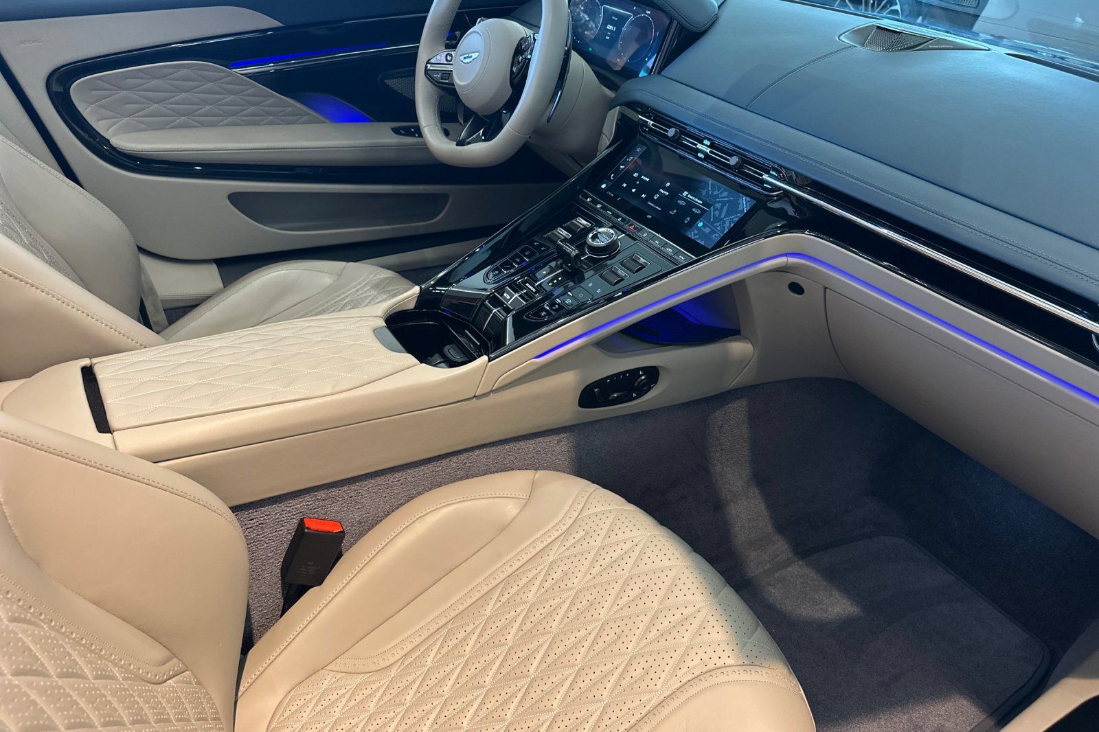 Used 2024 Aston Martin DB12 Convertible RWD image 15