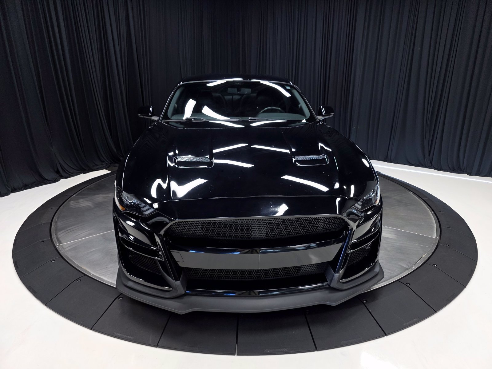 Used 2018 Ford Mustang GT Premium w/ GT Performance Package RWD image 8