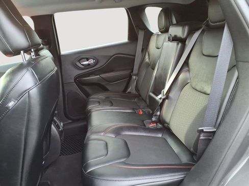 Used 2022 Jeep Cherokee Trailhawk image 24