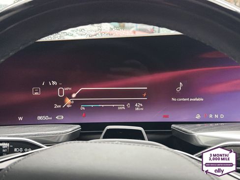 Used 2025 Cadillac Escalade IQ Sport 2 w/ LPO, ONYX Package image 21