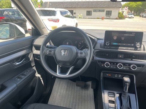 Used 2024 Honda CR-V EX image 11