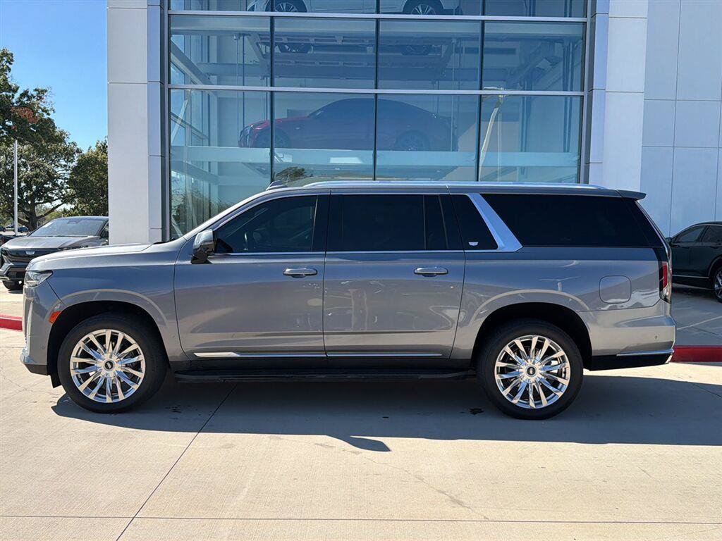 Used 2022 Cadillac Escalade ESV Premium Luxury AWD/4WD image 2