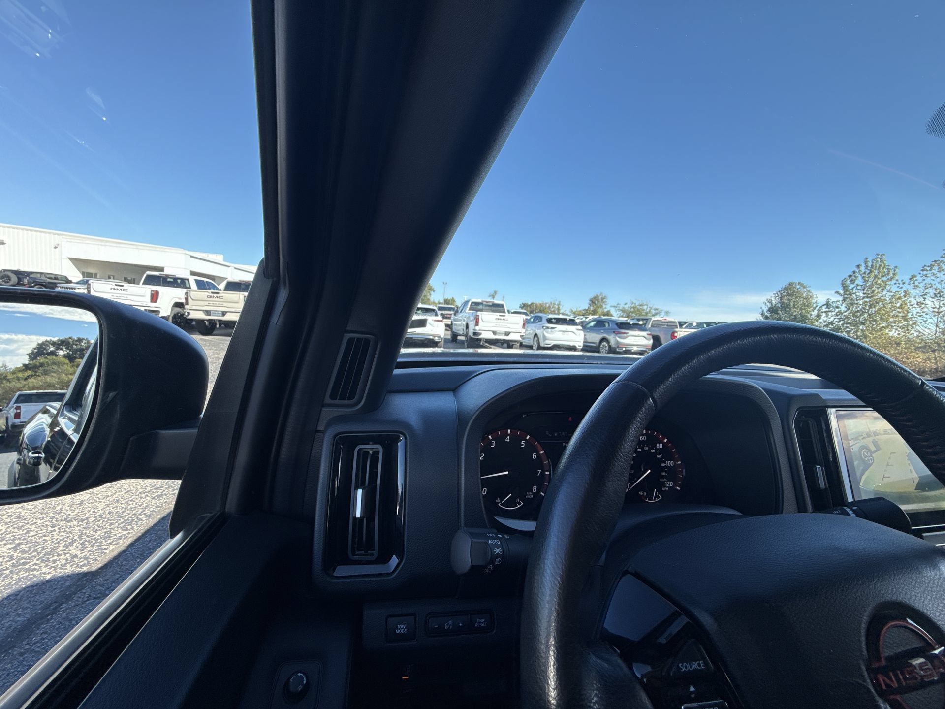Used 2026 Nissan Frontier PRO-4X AWD/4WD image 24