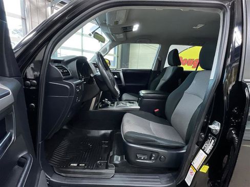 Used 2018 Toyota 4Runner SR5 AWD/4WD image 11