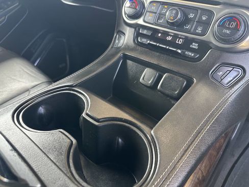 Used 2020 Chevrolet Suburban LT image 24