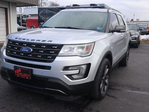 Used 2017 Ford Explorer XLT w/ Equipment Group 202A image 22