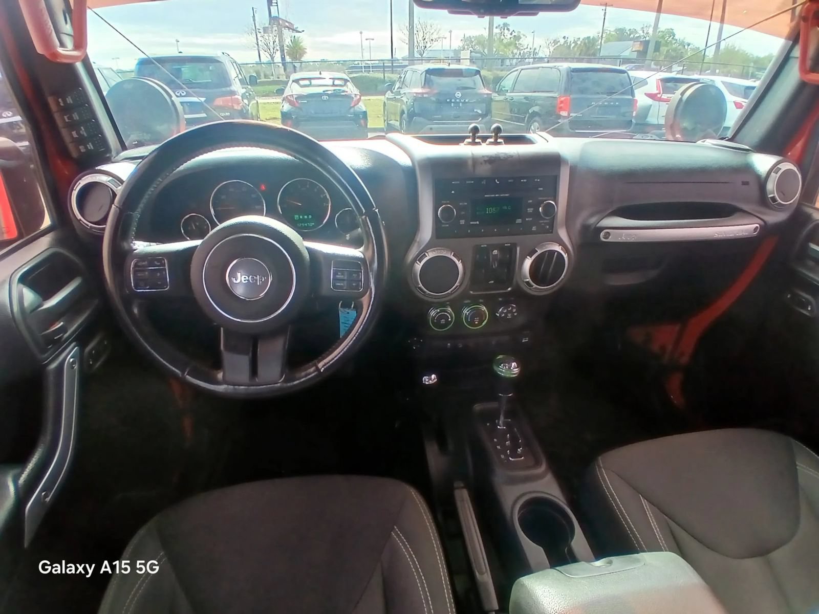 Used 2015 Jeep Wrangler Unlimited Sahara w/ Connectivity Group AWD/4WD image 23