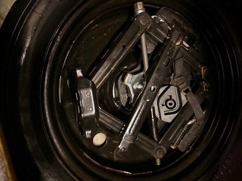 Used 2013 Ford Explorer Limited image 16