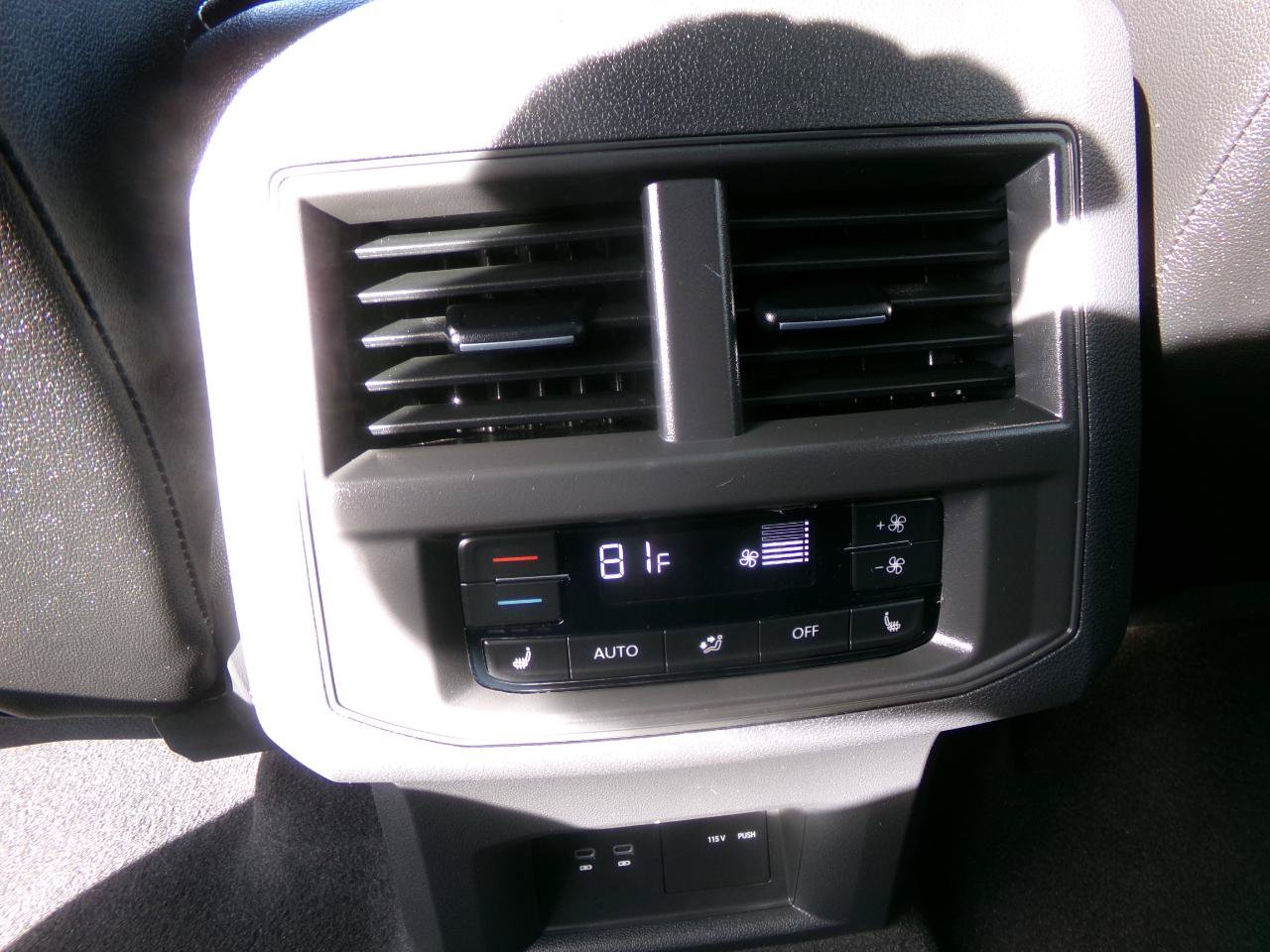 Used 2023 Volkswagen Atlas SEL AWD/4WD image 43