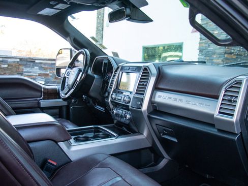 Used 2017 Ford F350 Platinum image 17