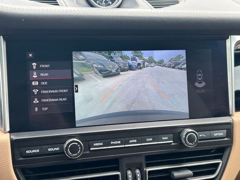 Used 2021 Porsche Macan AWD/4WD image 34