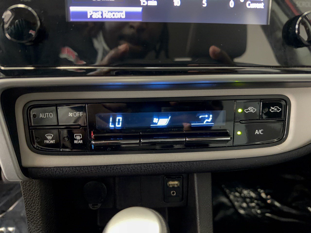 Used 2018 Toyota Corolla LE w/ Carpet Mat Package (TMS) FWD image 22