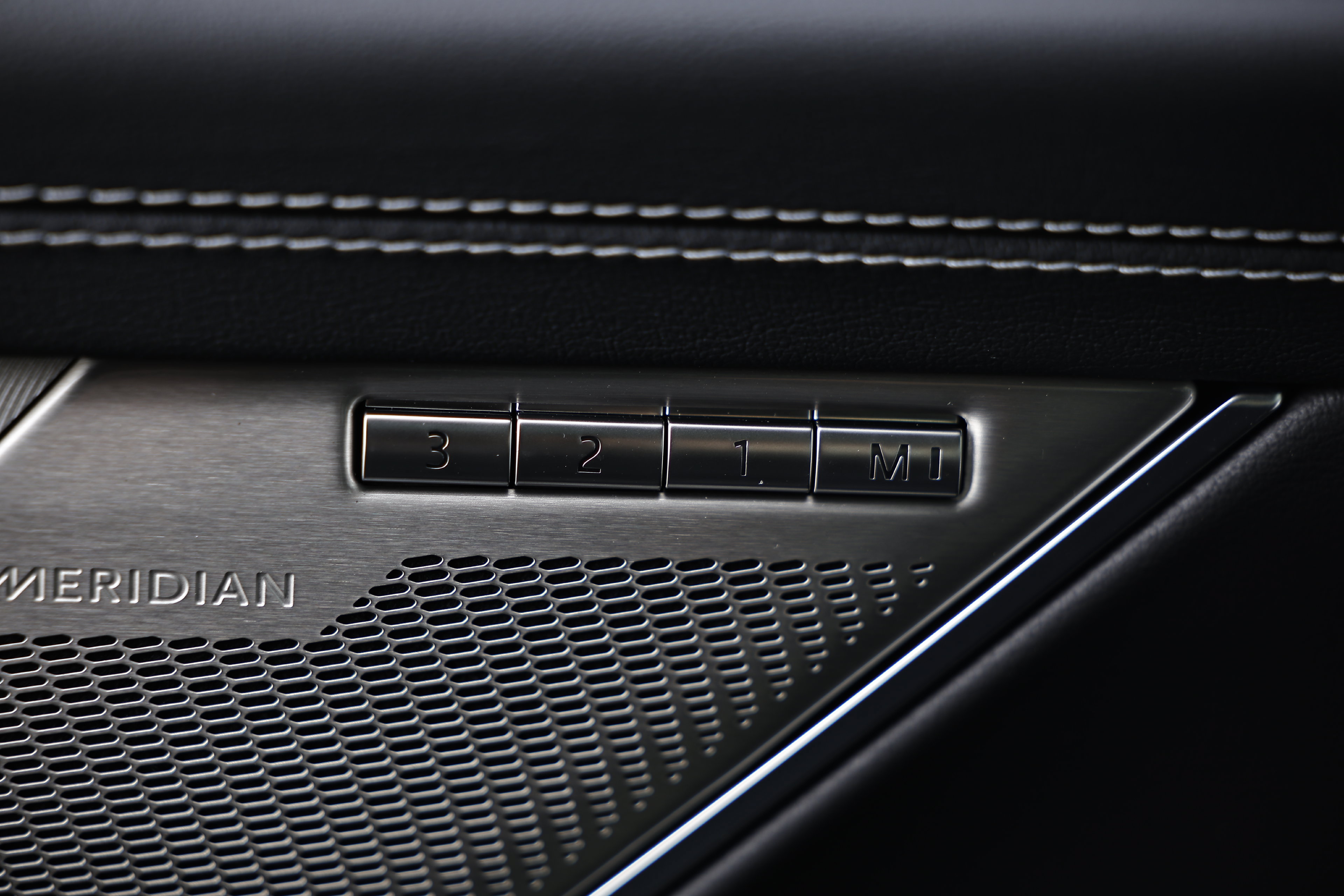 New 2024 Jaguar XF R-Dynamic SE AWD/4WD image 18