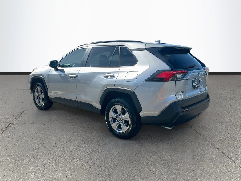 Used 2022 Toyota RAV4 XLE w/ Convenience Package FWD image 5