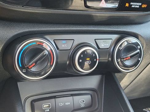 Used 2026 Hyundai Venue SE FWD image 12