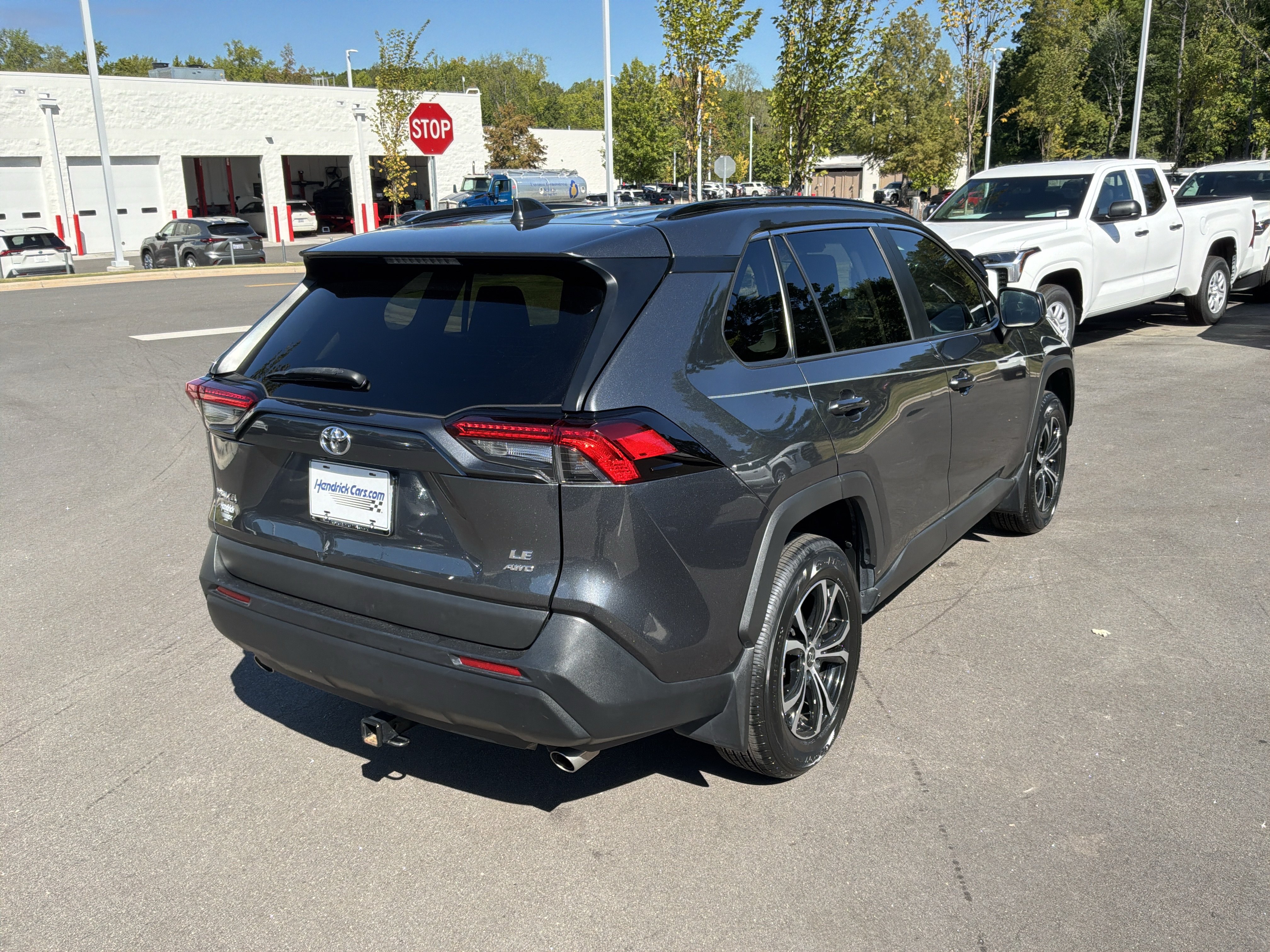 Used 2021 Toyota RAV4 LE AWD/4WD image 10