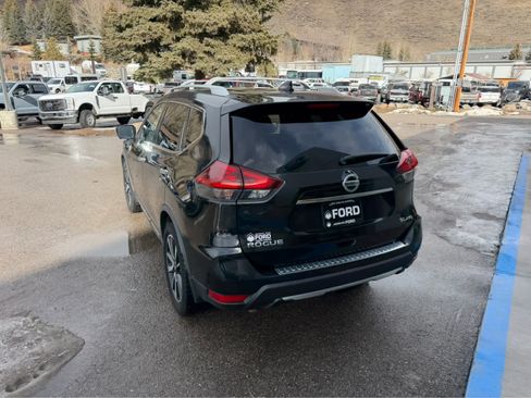 Used 2018 Nissan Rogue SL w/ Premium Package image 16