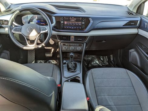 Certified 2022 Volkswagen Taos SE image 15
