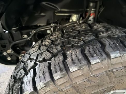 Used 2024 Jeep Gladiator Mojave w/ Convenience Group image 13