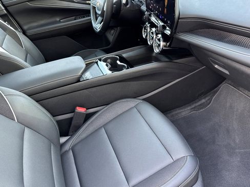 Used 2024 Chevrolet Blazer EV LT image 16