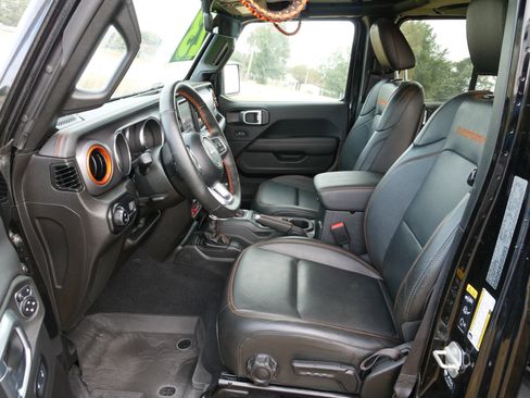 Used 2023 Jeep Gladiator Mojave w/ Cold Weather Group image 17