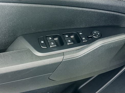 Used 2025 Kia Sportage LX FWD image 15