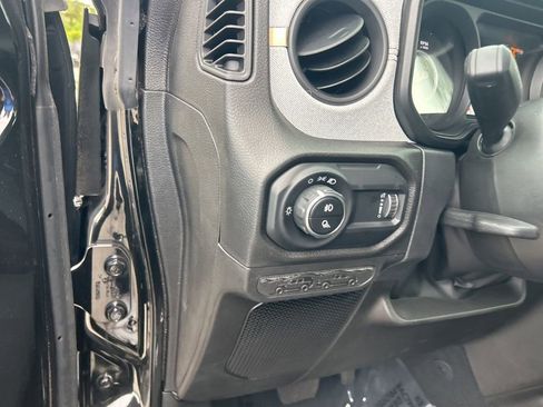 Certified 2024 Jeep Gladiator Sport AWD/4WD image 35