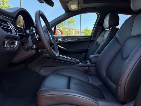 Used 2025 Porsche Macan AWD/4WD image 13