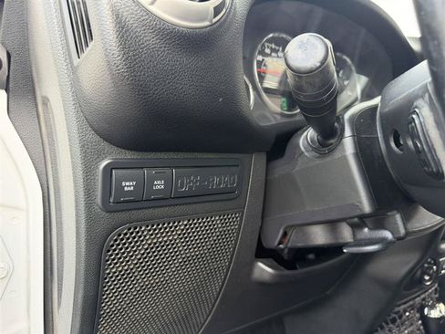 Used 2017 Jeep Wrangler Unlimited Rubicon w/ Connectivity Group AWD/4WD image 19