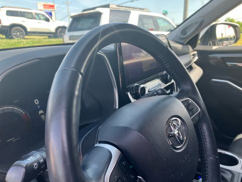 Used 2023 Toyota Highlander Limited AWD/4WD image 9