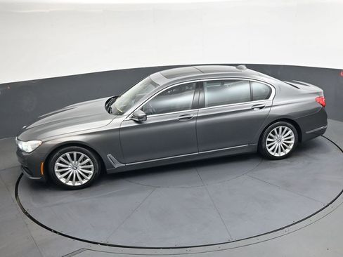 Used 2016 BMW 740i image 28