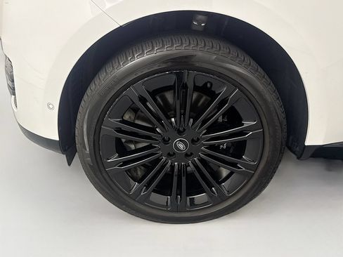 Used 2023 Land Rover Range Rover Long Wheelbase Autobiography AWD/4WD image 32