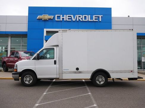 Used 2022 Chevrolet Express 3500 w/ Power Convenience Package RWD image 2