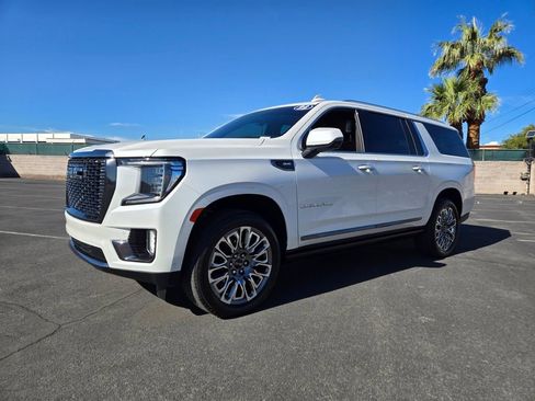 Used 2023 GMC Yukon XL Denali Ultimate image 2